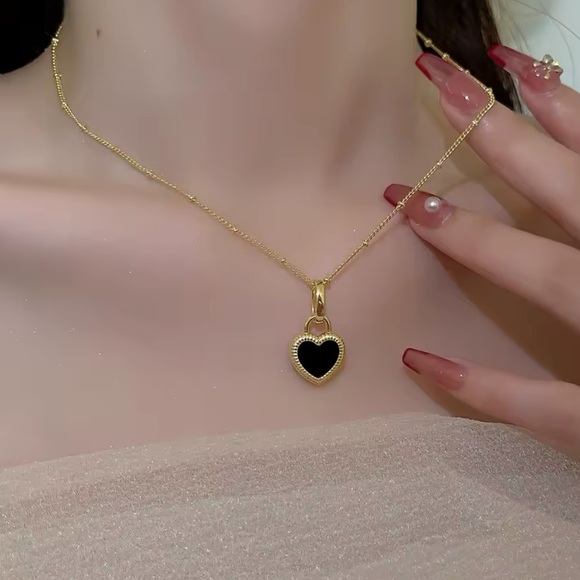 Gold Heart Pendant 2 way Necklace - Picture 2 of 2
